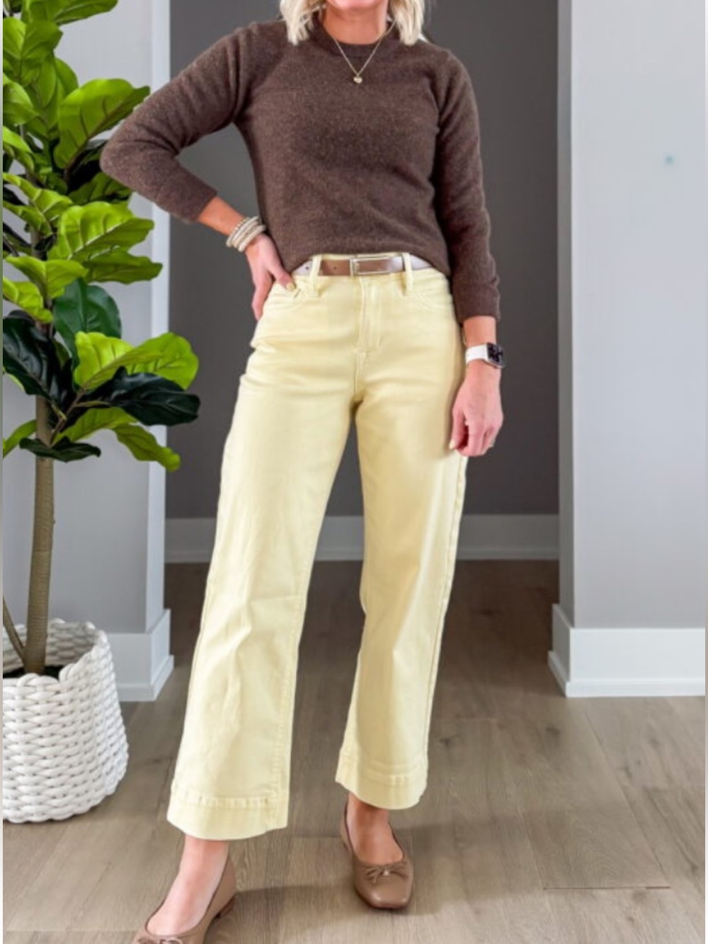 Theory - Women’s Light Yellow Wide-Leg Capris - size 6